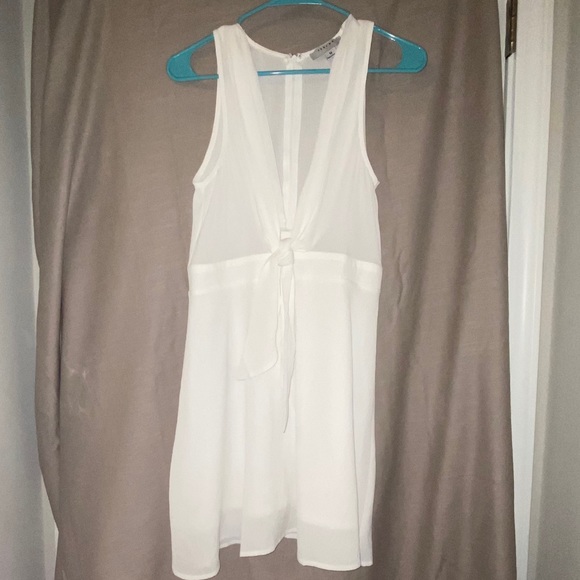 WHITE DRESS - Picture 3 of 4